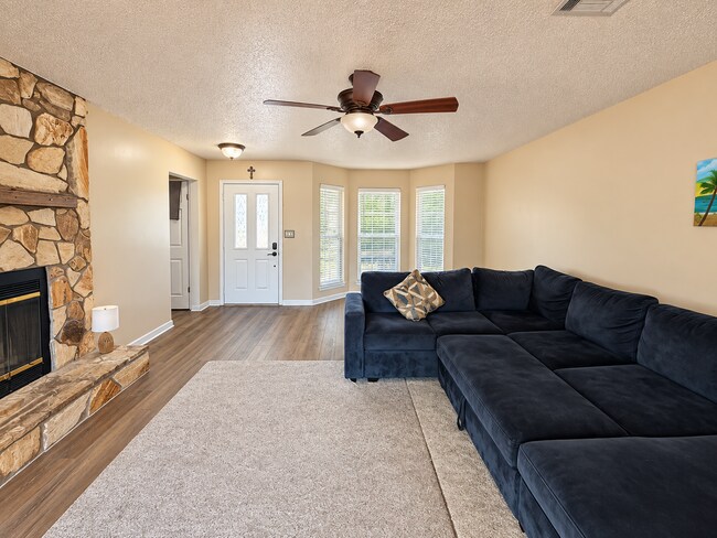 Building Photo - 3022 Blue Pine Ln