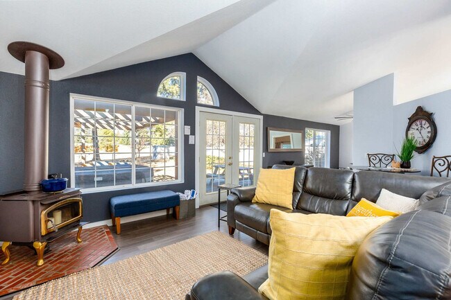 Foto del edificio - 60289 Cinder Butte Rd