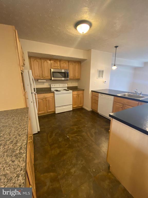 Foto del edificio - 28 Holler Rd