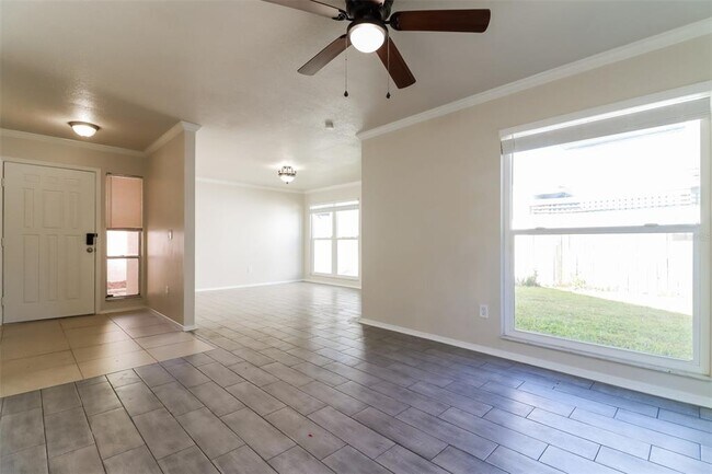 Building Photo - 6909 Silvermill Dr