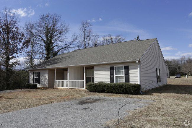 Building Photo - Wildwood Apartments