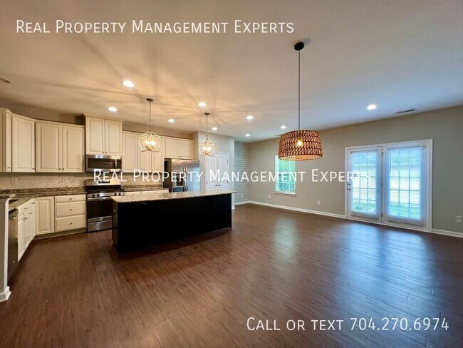 Foto del edificio - 6564 Hasley Woods Dr
