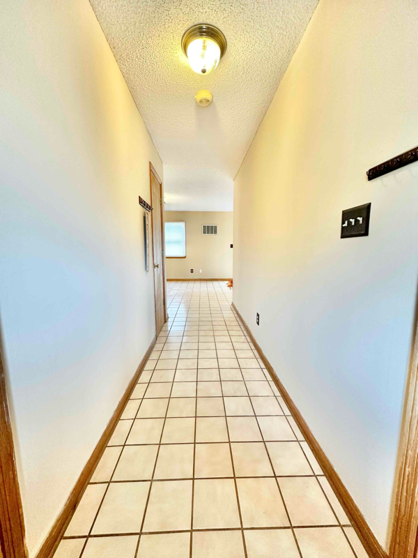 Building Photo - 103 Mountain View Dr