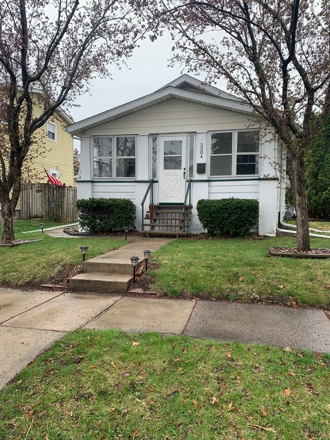 Building Photo - 2204 42nd St