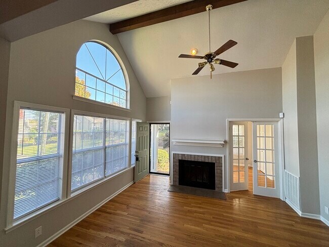 Foto del edificio - Cherry Hill condo, highly desired!
