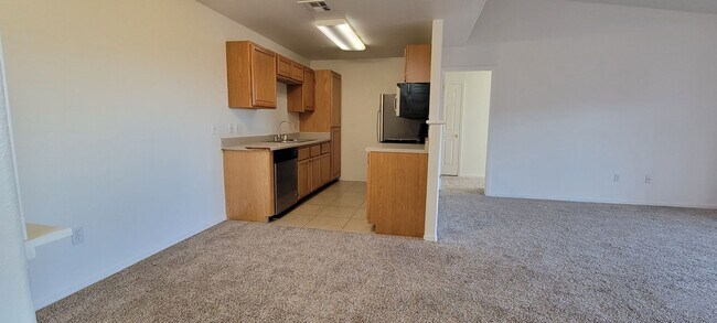 Foto del edificio - $500 OFF MOVE-IN! 2 Bedroom Condo near Air...