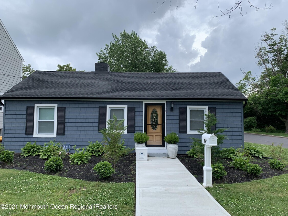 Primary Photo - 34 Forrest Ave