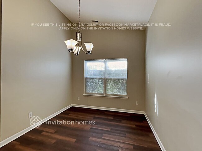 Building Photo - 4012 Edgeview Dr