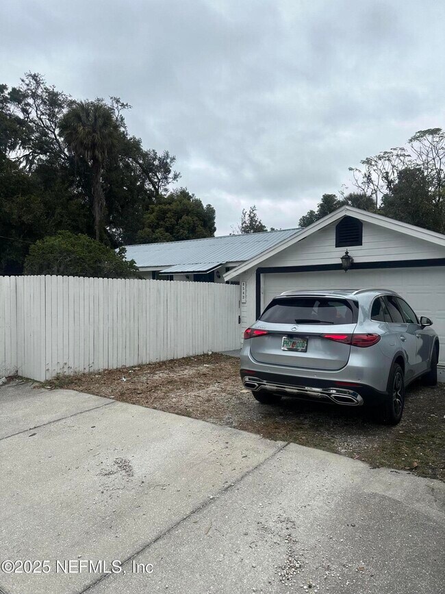 Foto del edificio - 8543 Fort Caroline Rd