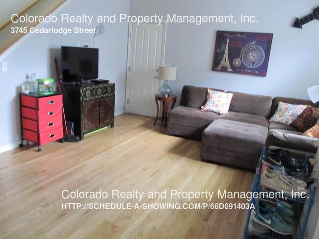 Foto del edificio - 3745 Cedarlodge St