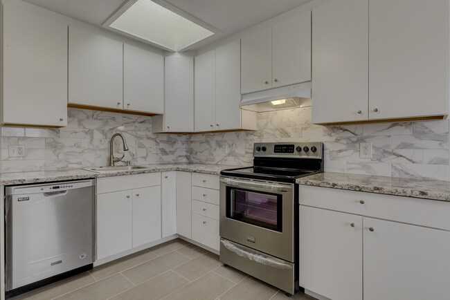 Building Photo - Charming Outer Parkside 3 bed/2 bath home ...