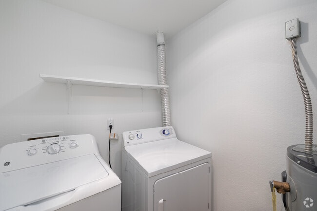 2BR, 2BA - 1,120SF - Skyview 3322