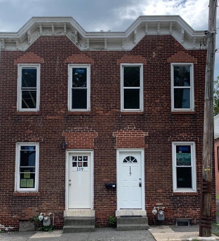 Primary Photo - 117 S Washington St