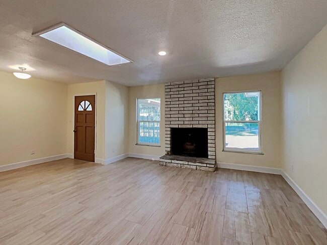 Building Photo - 5520 Beggs Rd