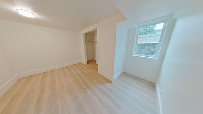 Building Photo - 402 SW 10th St