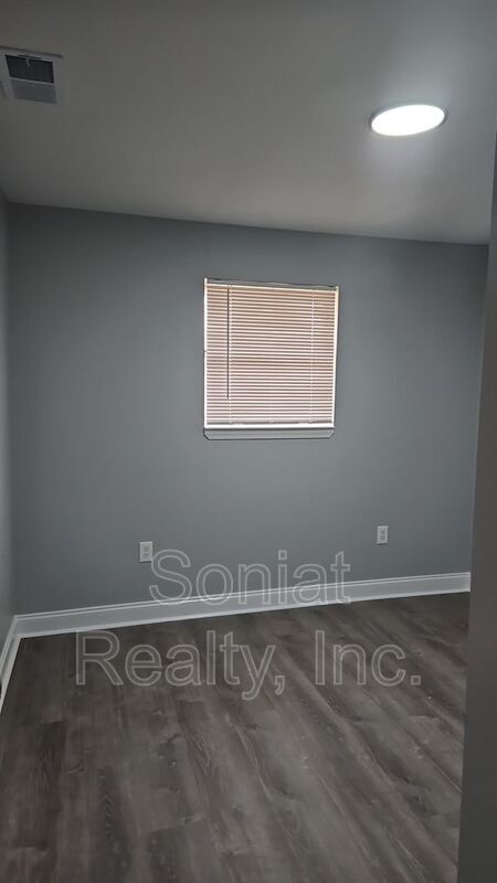 Building Photo - 924 Deslonde St