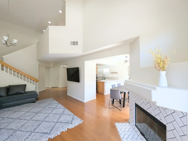 Foto del edificio - 639 S Dewberry Ln