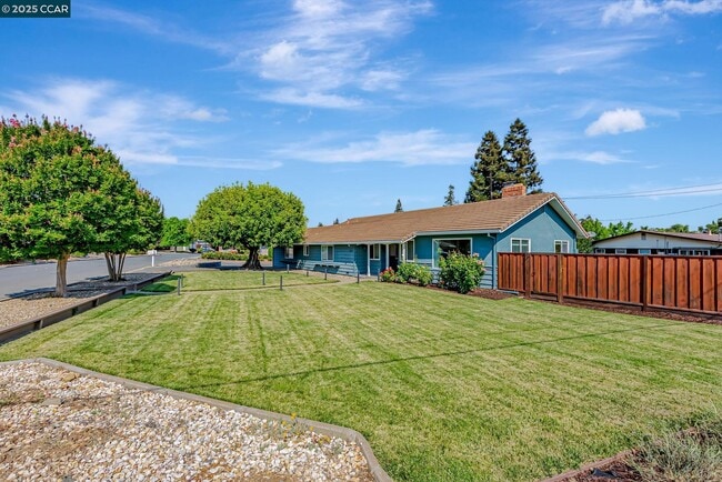 Foto del edificio - 5891 Caulfield Dr