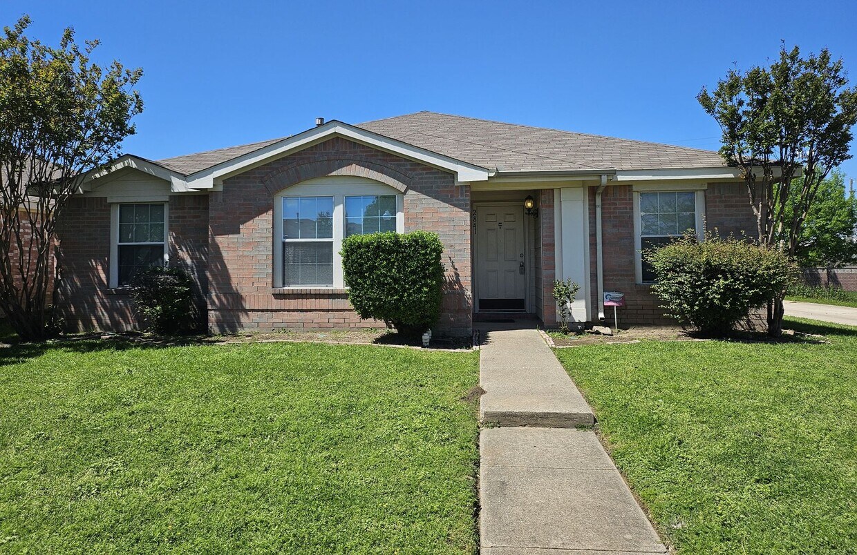 Primary Photo - Single story 3 bedroom, 2 bathroom house- ...