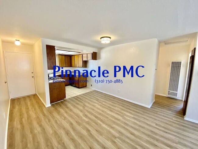 Building Photo - 2 Bed 2 Bath Apartment For Rent in Hawthorne