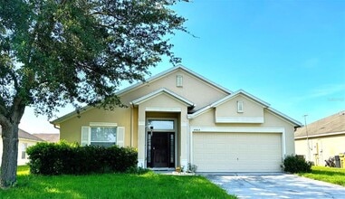 Building Photo - 4663 Doral Park Ave