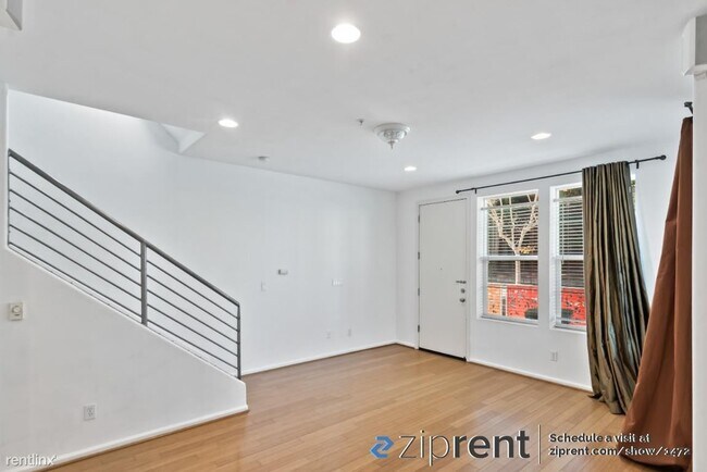Building Photo - 3 br, 3.5 bath Townhome - 468 Marina Way, ...