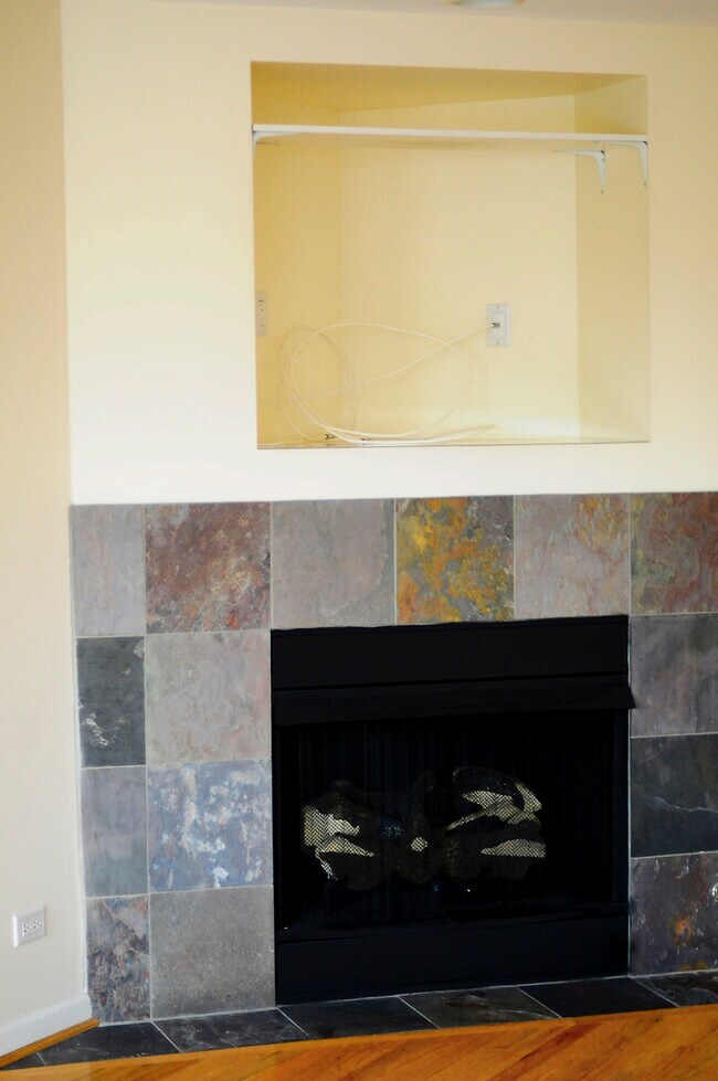 Building Photo - 4945 N St Louis Ave