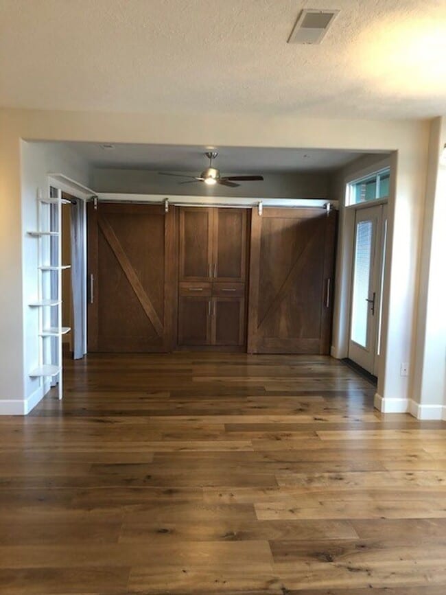 Foto del edificio - Stunning-Updated-Unfurnished Condo @ Hyde Park Place!