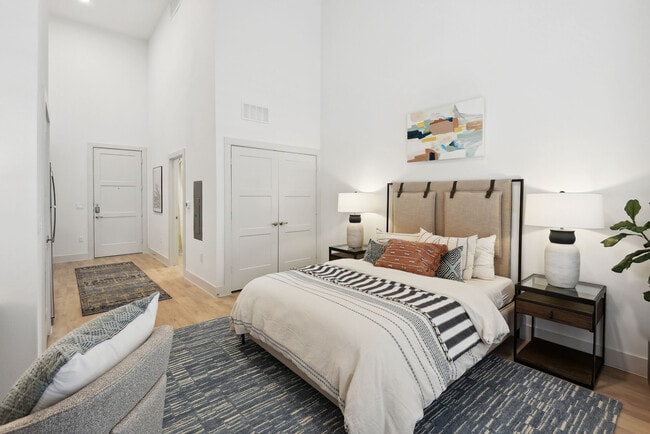 Building Photo - The Bond