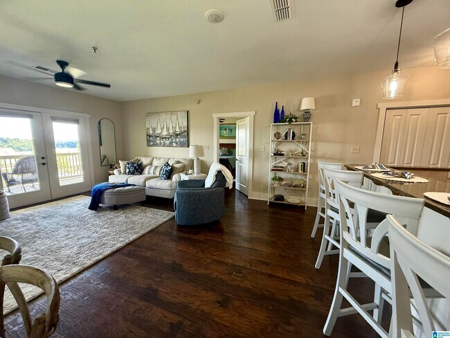 Building Photo - 475 River Forest Ln
