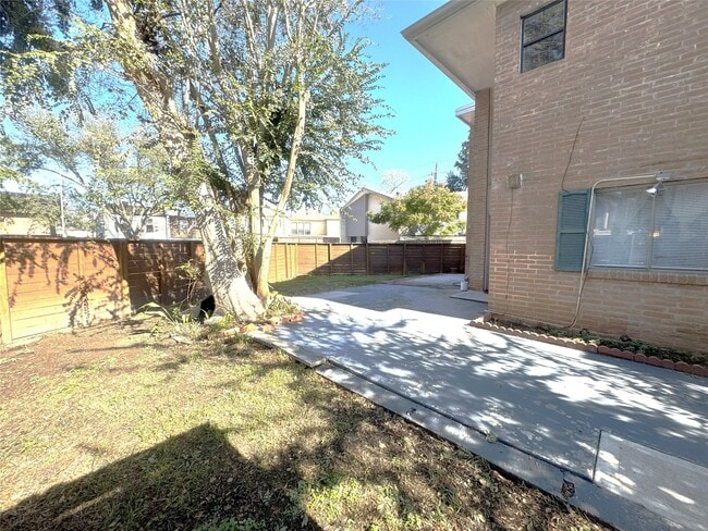 Building Photo - 6315 Deerwood Rd