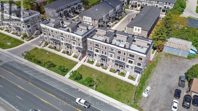 Building Photo - 383-383 Dundas St E
