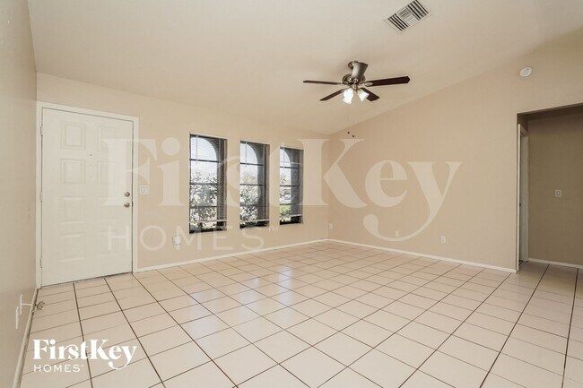 Building Photo - 241 SE 1st Ave