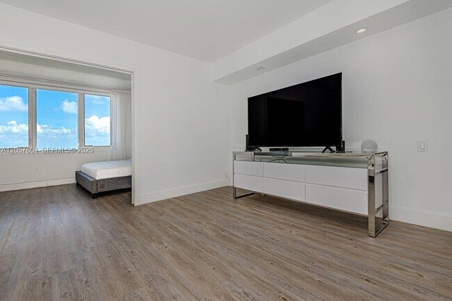 Building Photo - 2301 Collins Ave