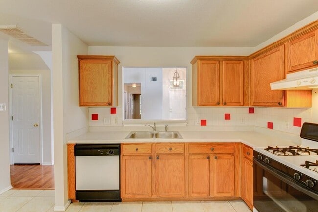 Building Photo - 910 Port Daniel Dr