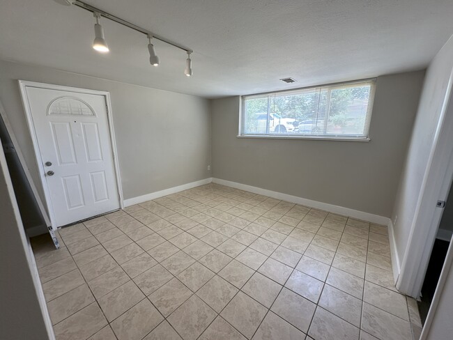 Building Photo - 1643 Beeler St