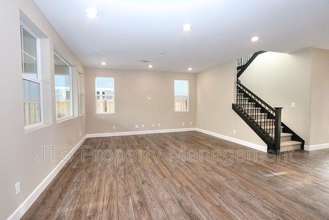 Building Photo - 3318 Jackrabbit Ct