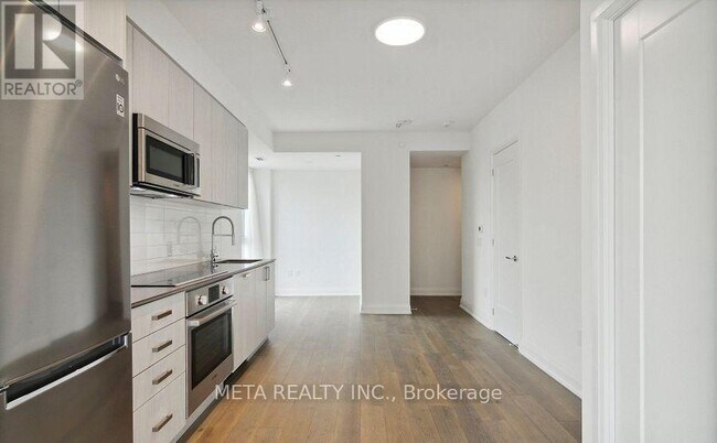 Building Photo - 293 The Kingsway