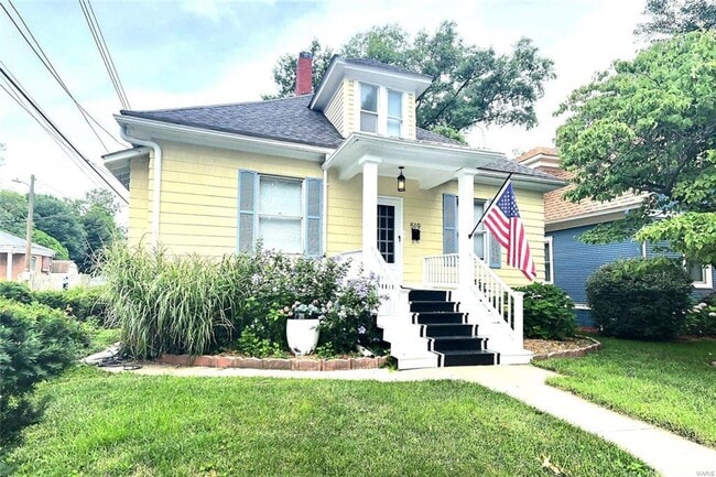 Building Photo - Coming soon....St Charles Historic area house