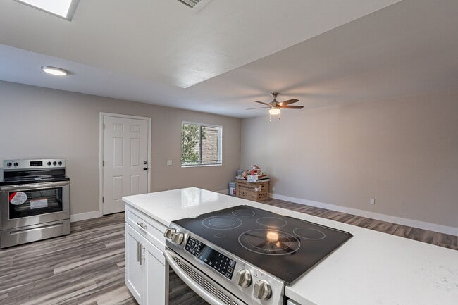 Foto del edificio - 4744 E Portland St