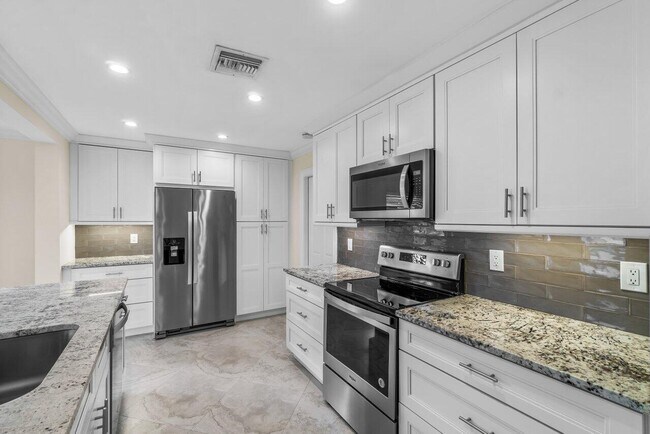 Foto del edificio - 2096 SW 13th Ter