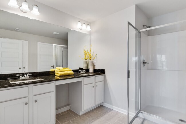 Foto del edificio - 3 BEDROOM TOWNHOME IN OAKWOOD! Rabun Floorplan