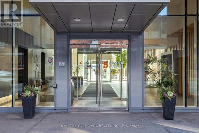 Building Photo - 5 Hanna Ave