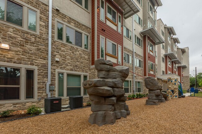 Foto del edificio - 1515 Roosevelt Ave
