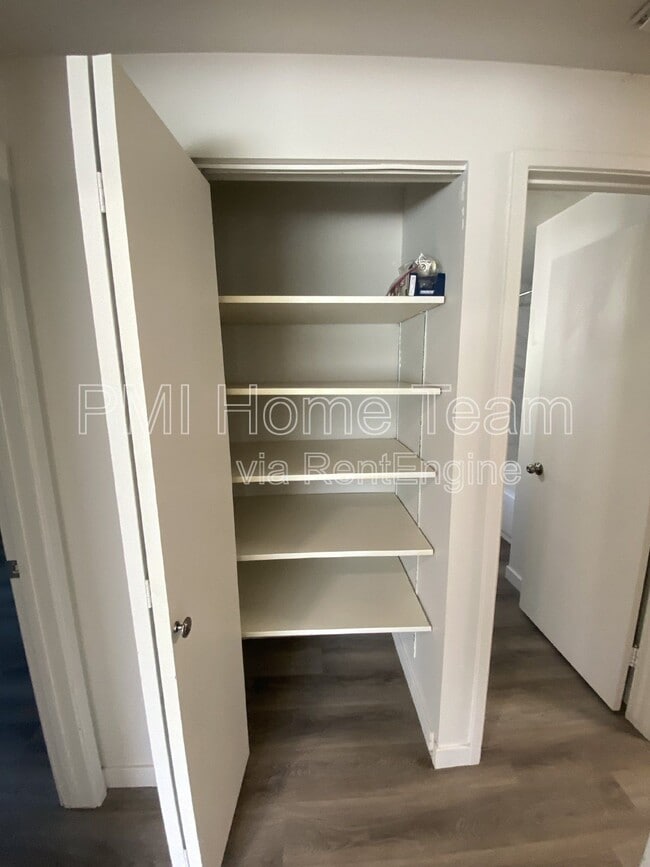 Building Photo - 241 E 200 N