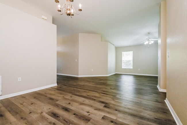 Building Photo - 1195 Lake Pl Ct