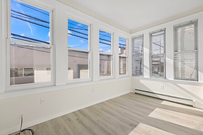 Building Photo - 600 67th St