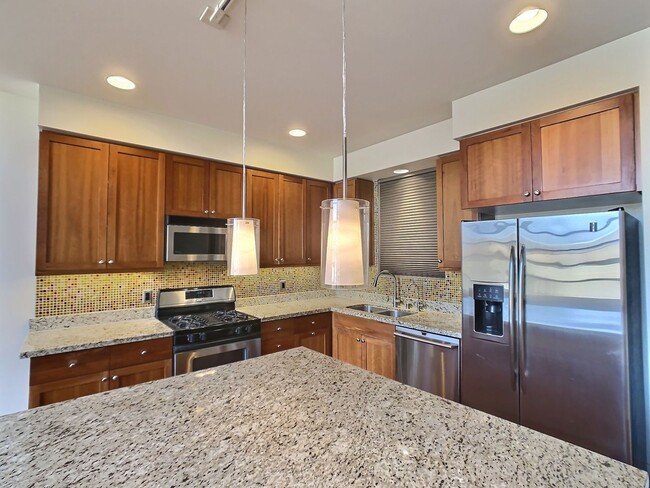 Foto del edificio - BRIGHT, SPACIOUS 1BD/1.5BA LOFT IN JAPANTO...