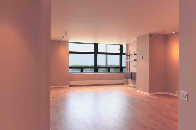 Building Photo - 680 N Lake Shore Dr
