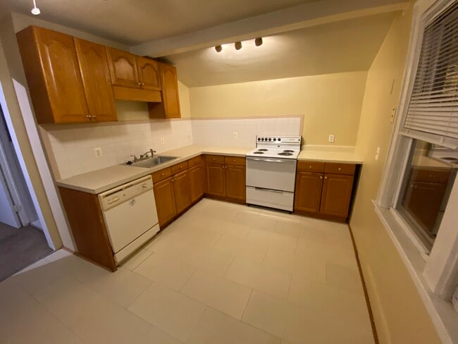 Building Photo - 3118 N Main St